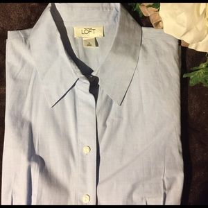 🌹EUC Ann Taylor Lt Blue Button Down Shirt, 6
